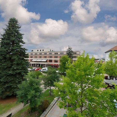 Apartman Astra Sezimovo Usti Ngoại thất bức ảnh