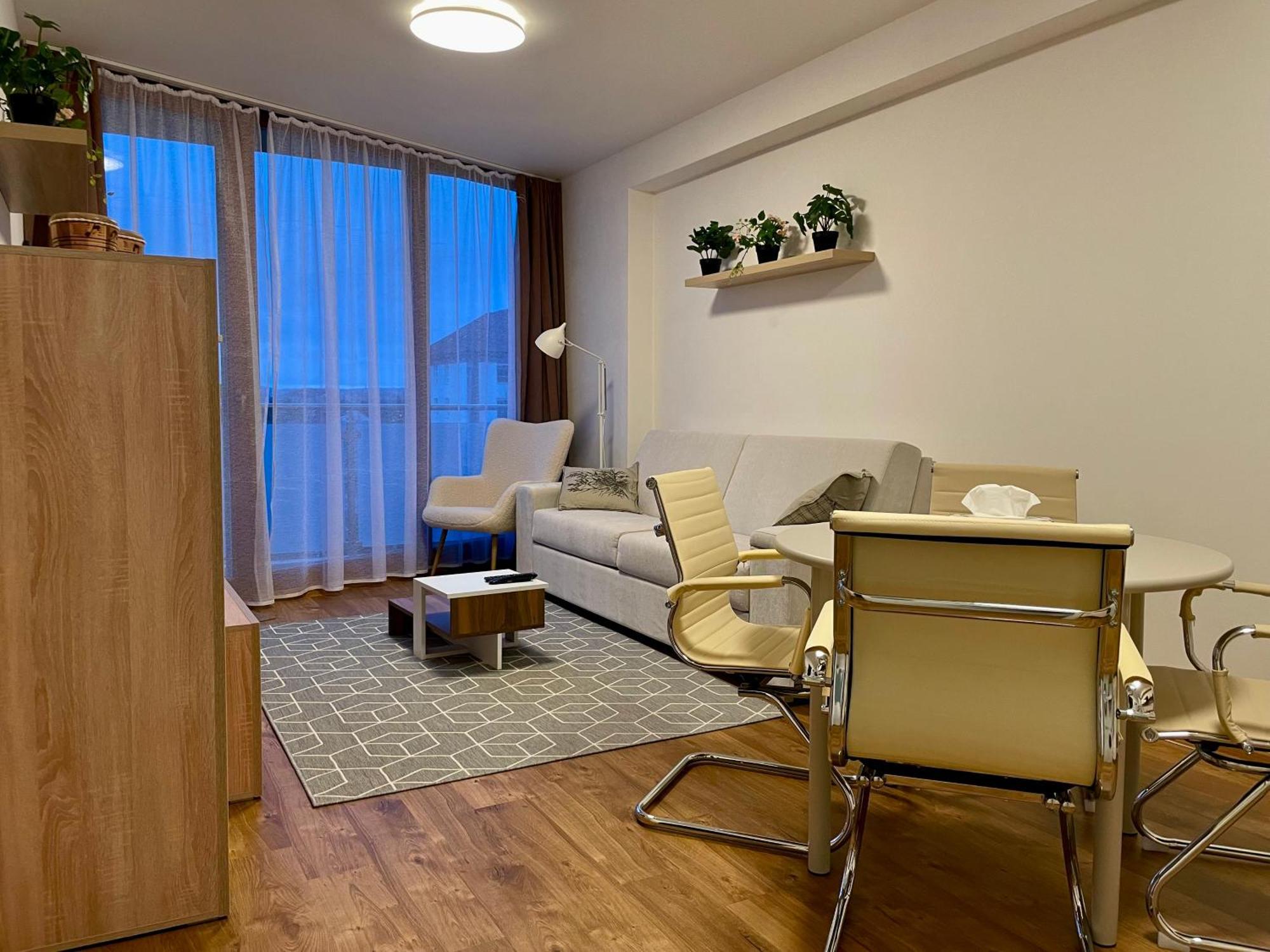 Apartman Astra Sezimovo Usti Ngoại thất bức ảnh